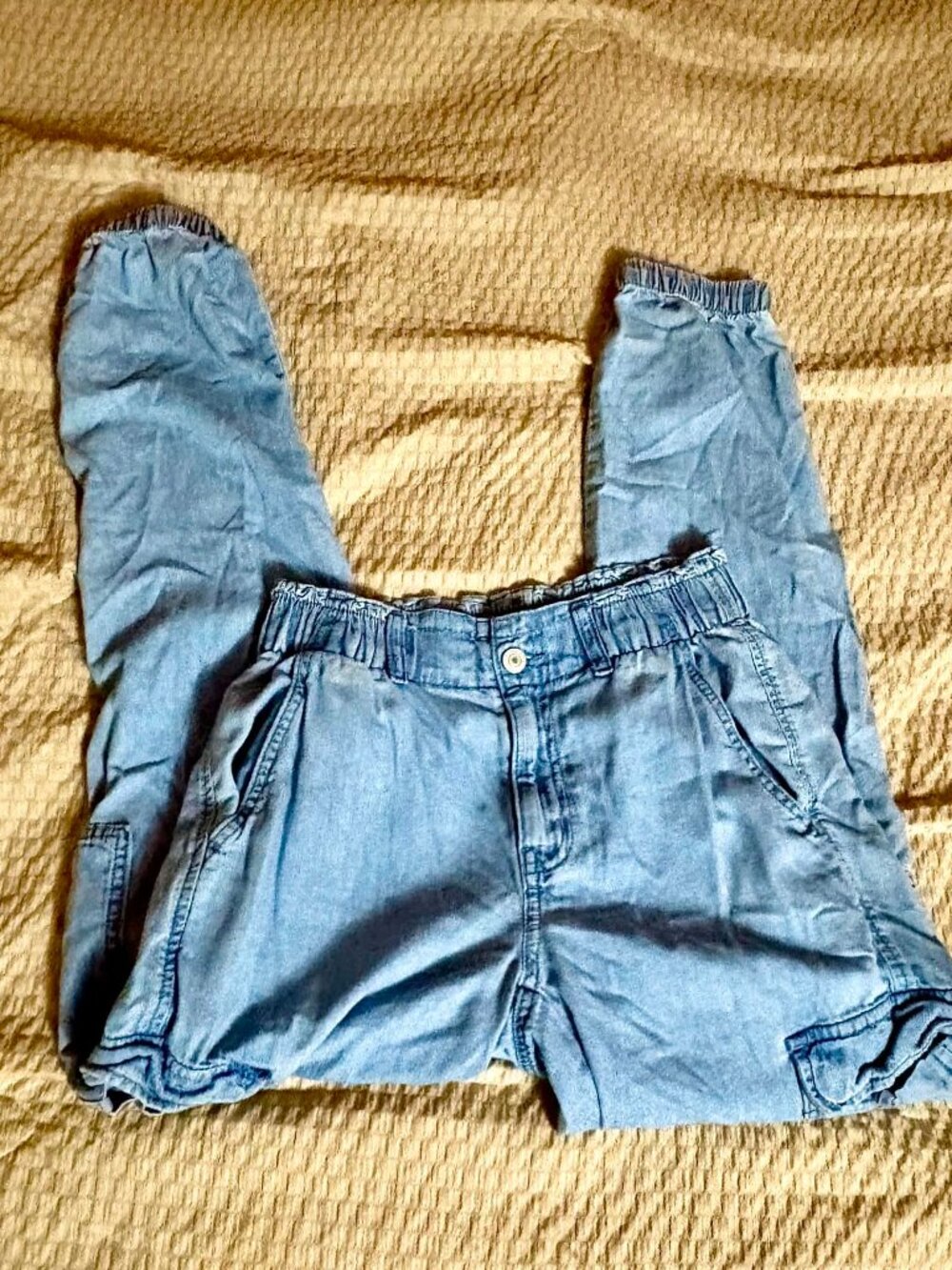 American Eagle Ruffle Waist Scrunched Ankle Jeans Women’s Size 0 High Rise